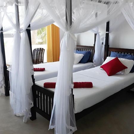 Copacabana Beach Hotel Hikkaduwa Exterior photo
