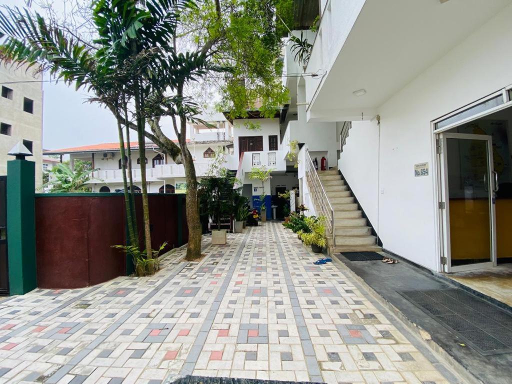 Copacabana Beach Hotel Hikkaduwa Exterior photo