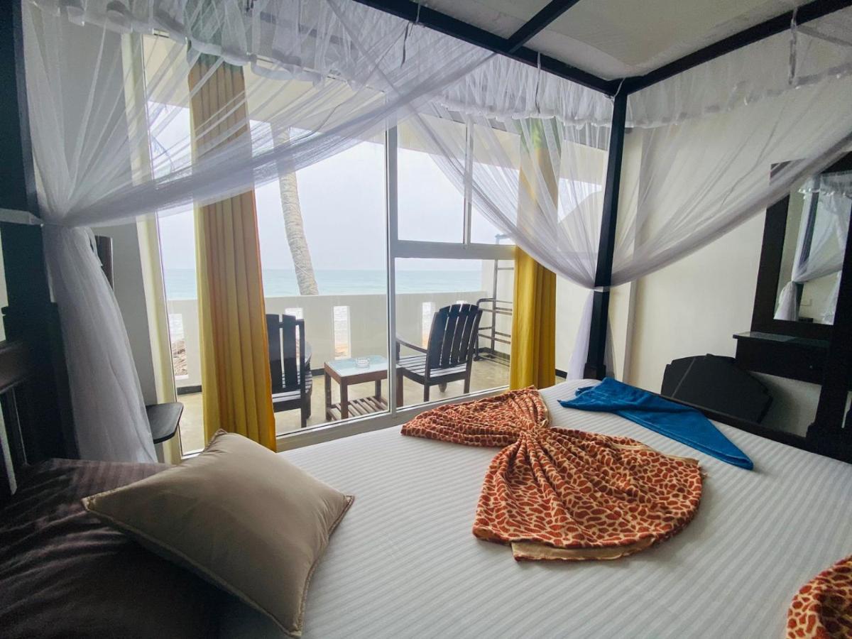 Copacabana Beach Hotel Hikkaduwa Exterior photo