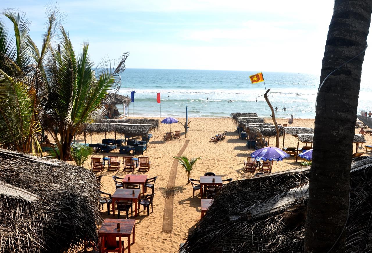 Copacabana Beach Hotel Hikkaduwa Exterior photo