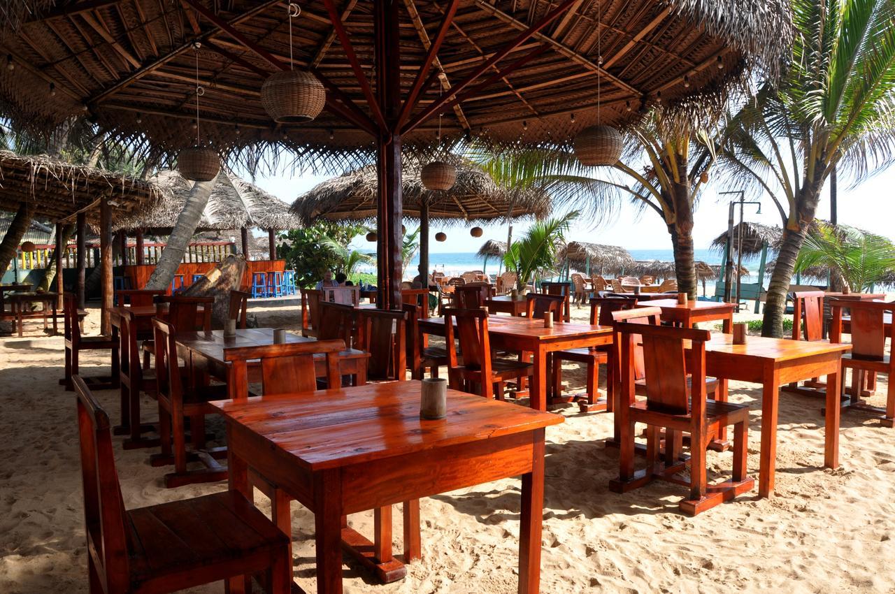 Copacabana Beach Hotel Hikkaduwa Exterior photo