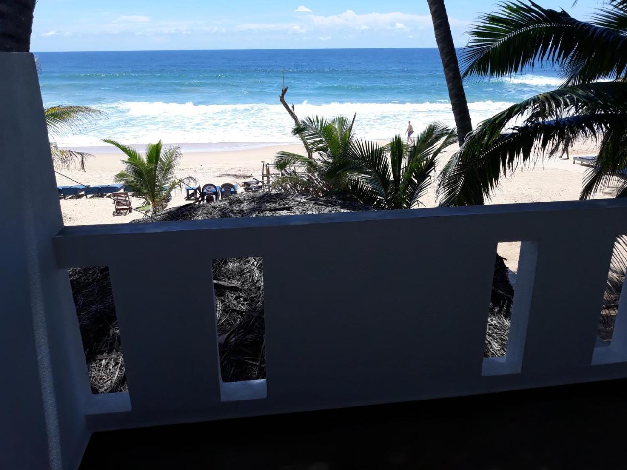Copacabana Beach Hotel Hikkaduwa Exterior photo